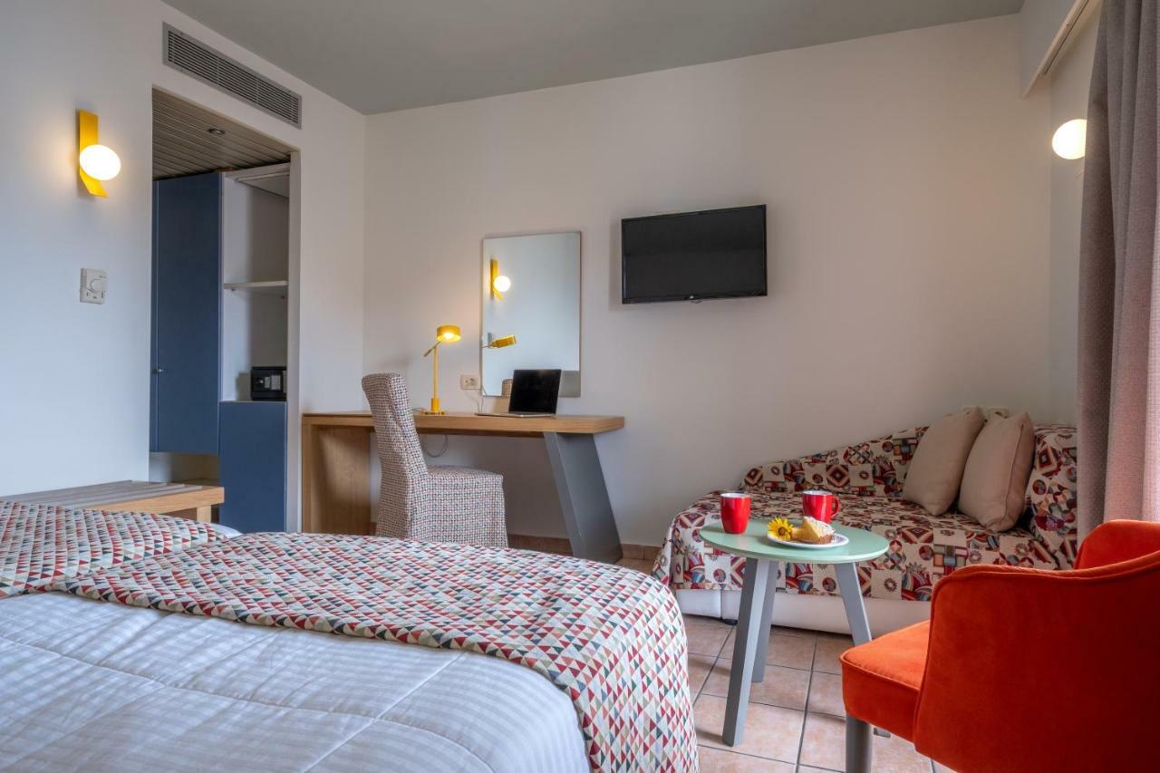 Double Room with Pool View