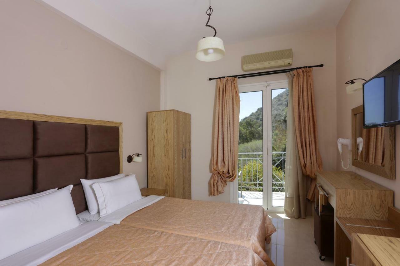 Double or Twin Room with Sea View