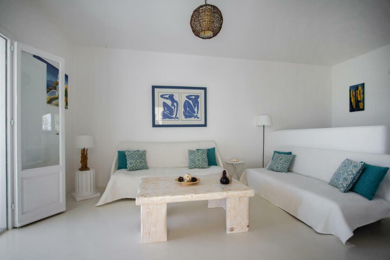 White Villa Three-Bedroom Apartment Split Level