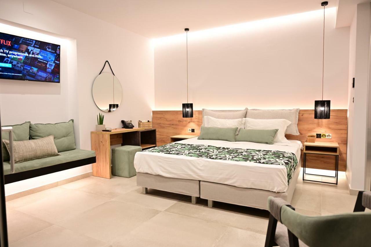 SV Honeymoon Junior Suite with Private Infinity Pool and Jacuzzi with car rental