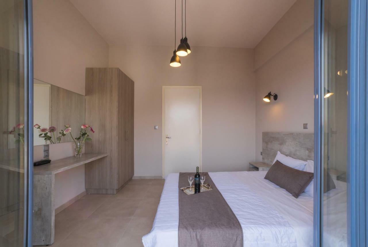 Double Room Mountain or Garden View