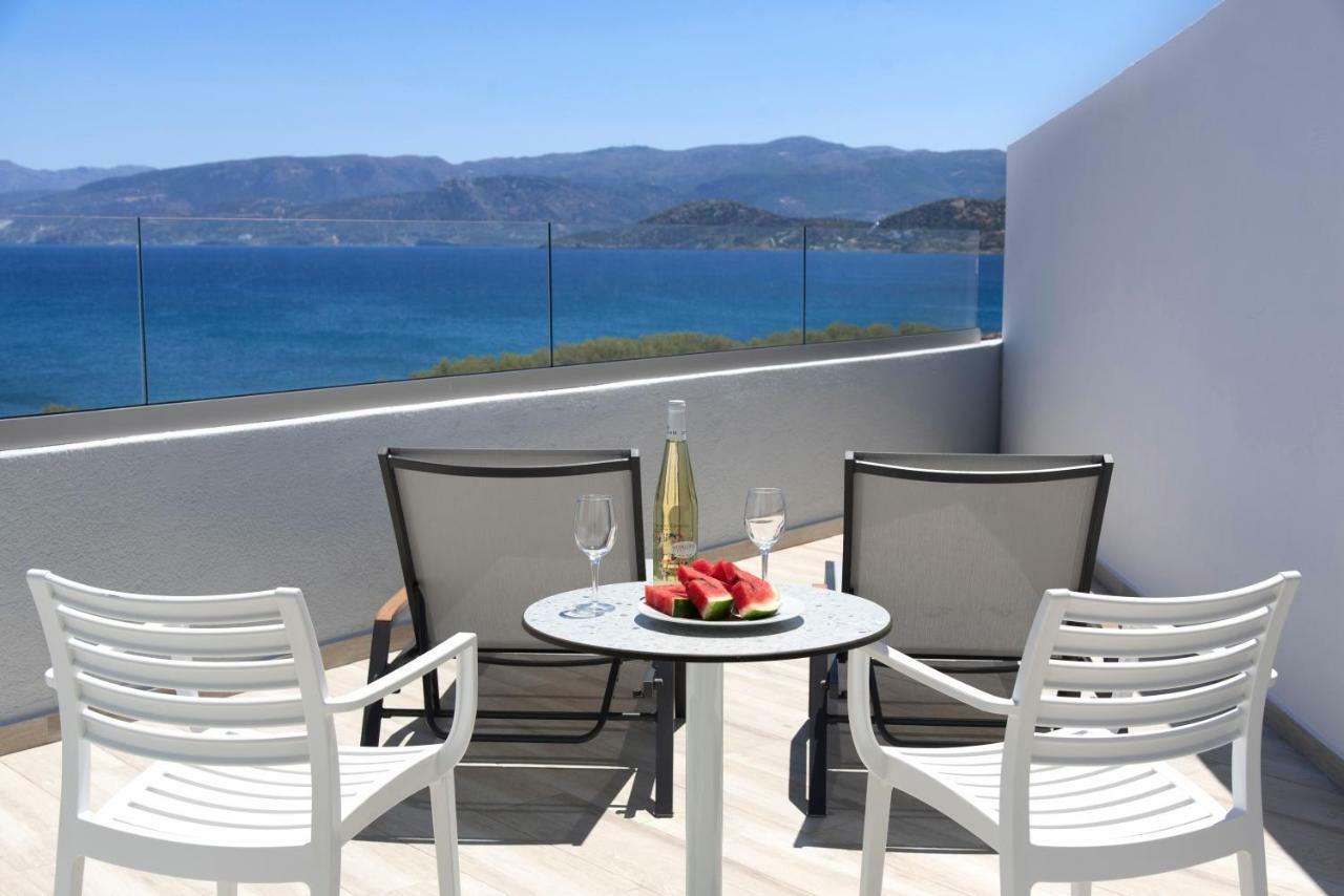 Deluxe Double Room Sea View minipool