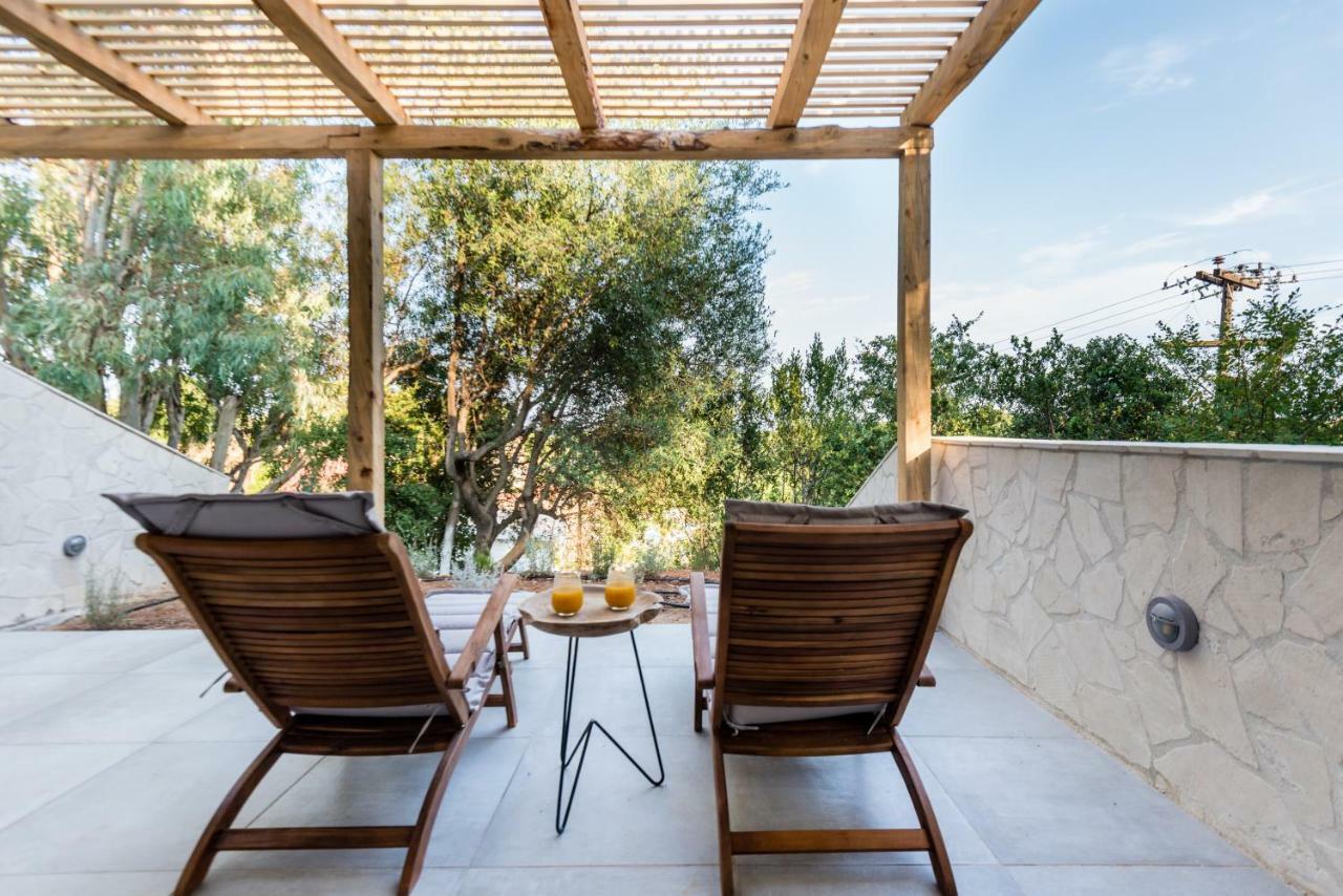 One-Bedroom Apartment Common Pool EFKALYPTOS SUITE