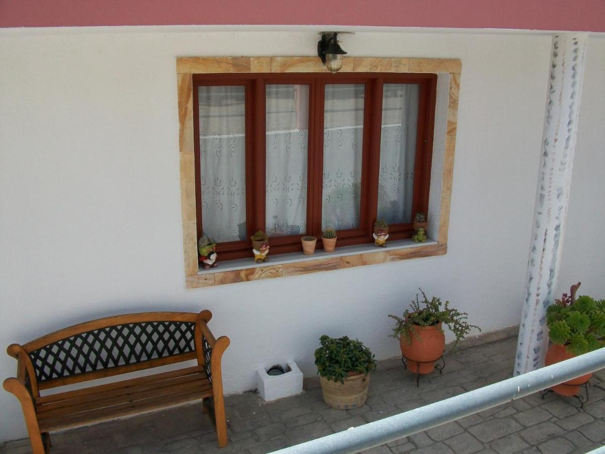 Studio (3 Adults)