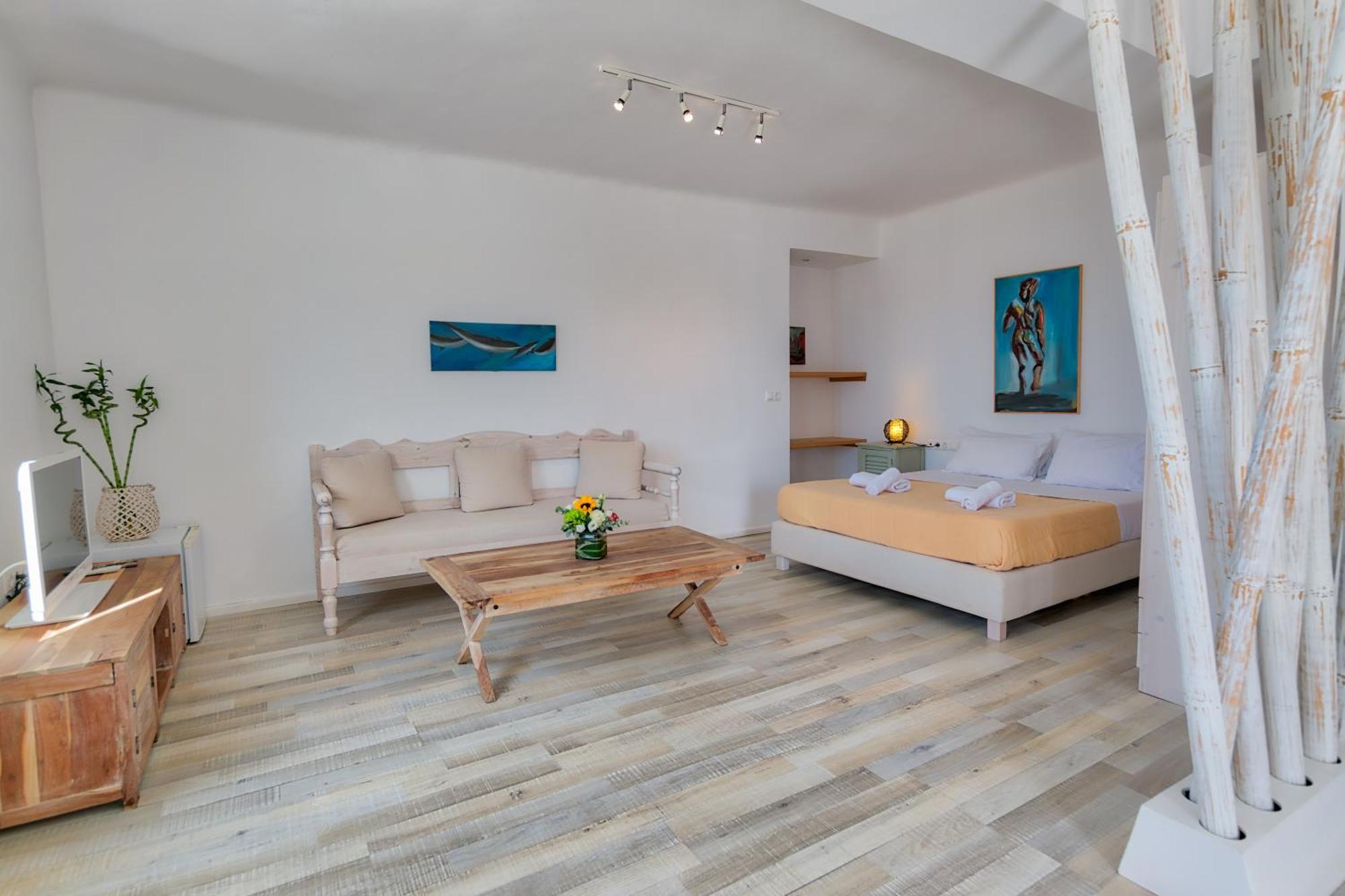 Deluxe Triple Room with Balcony and Sea View