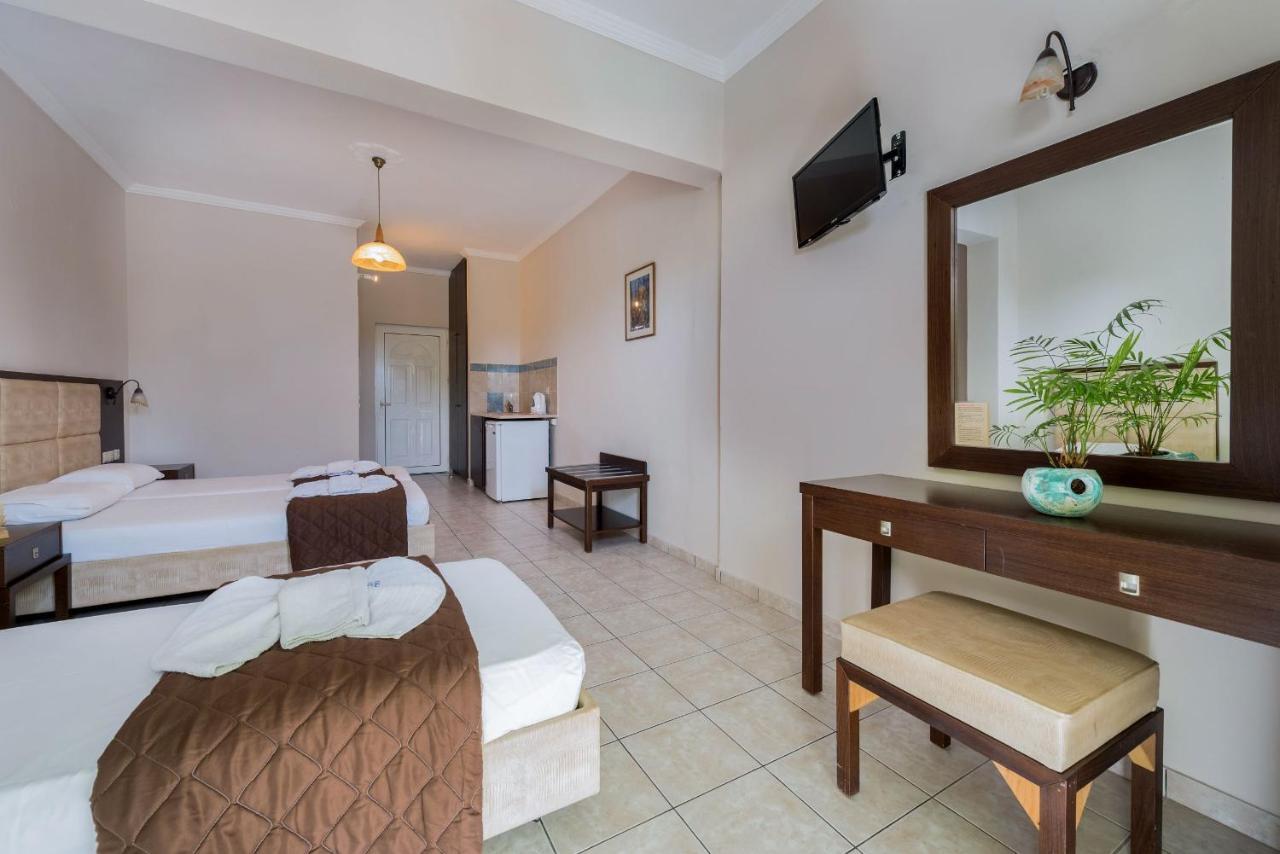 Triple Room with Pool View