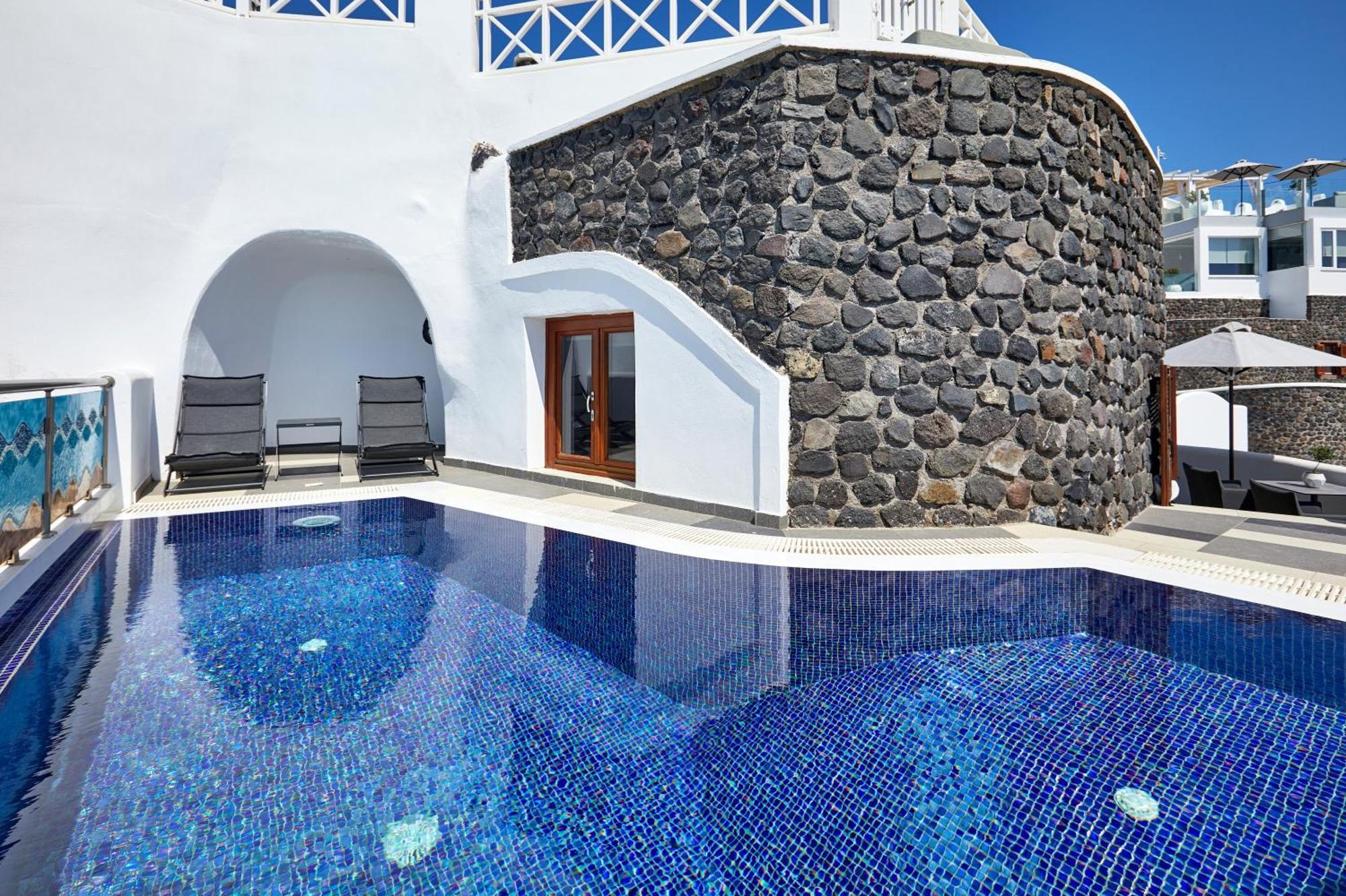 Premium Suite private heated pool caldera view
