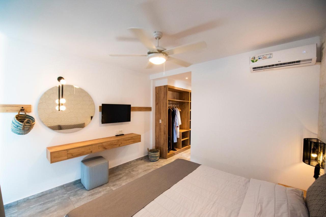 Deluxe Junior Suite Sharing pool