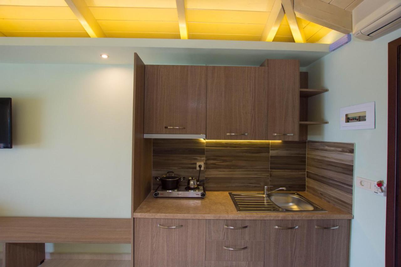 Deluxe Studio