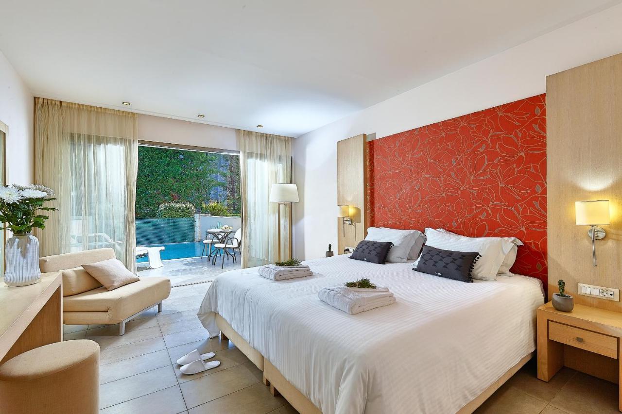 Superior Double or Twin Room Individual Pool