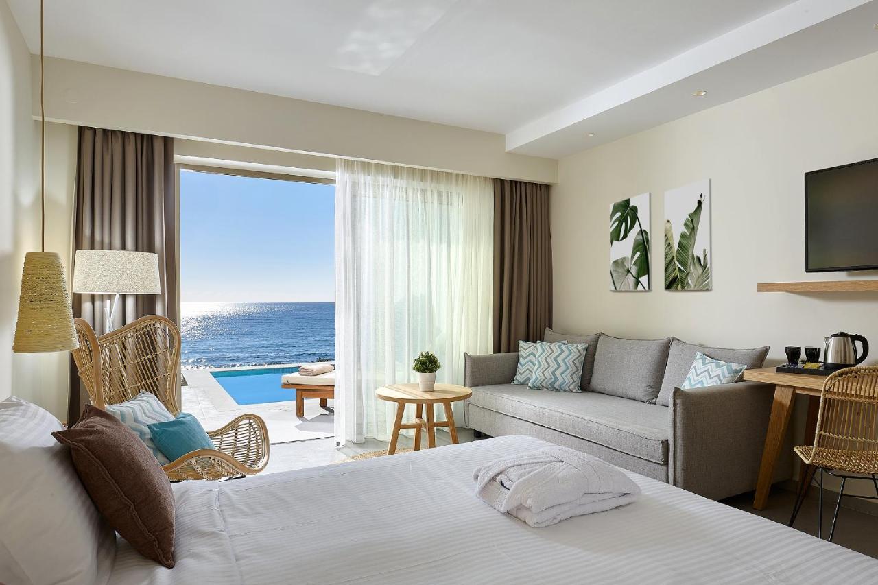 Superior Double Room Individual Pool