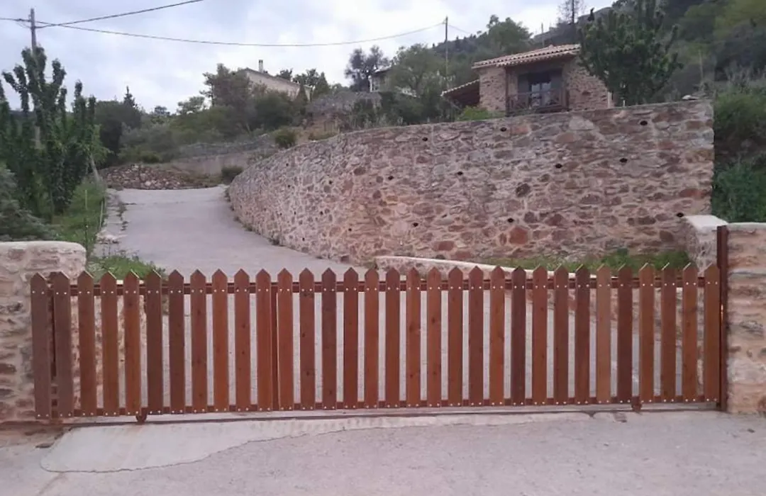 Luxury House In The Hills-1