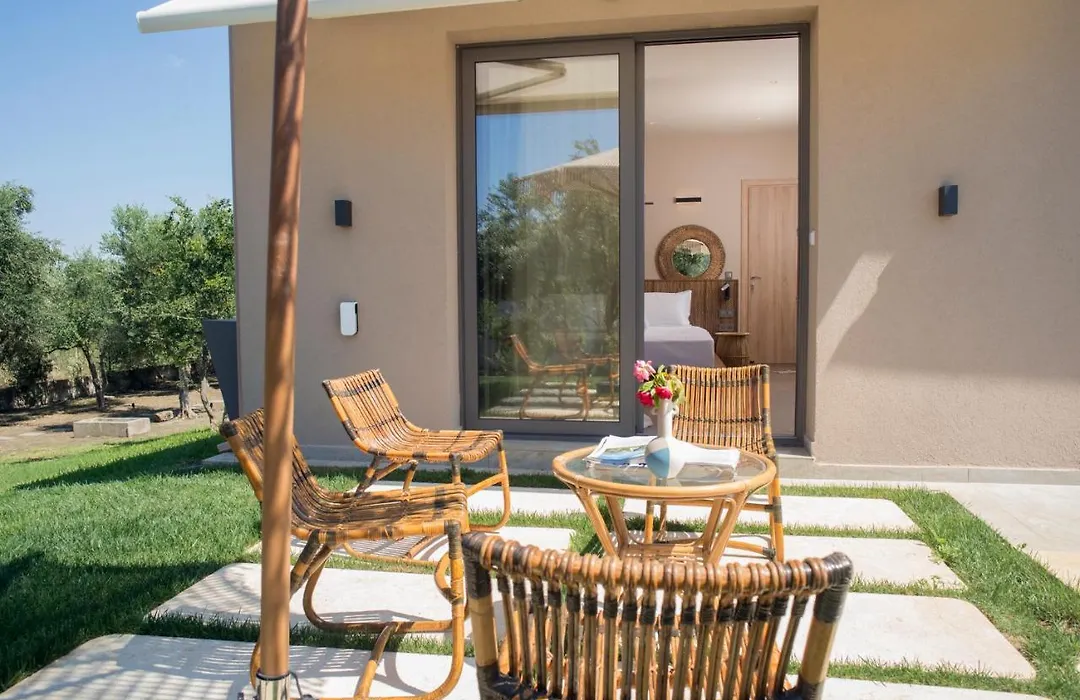 Elaia Grove-1