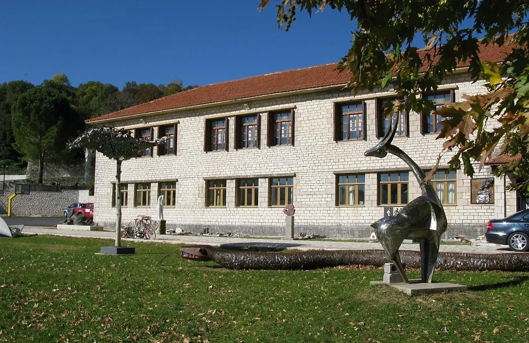 Ξενώνας museum 1ου ορόφου στο Ελληνικό Ιωαννίνων-1