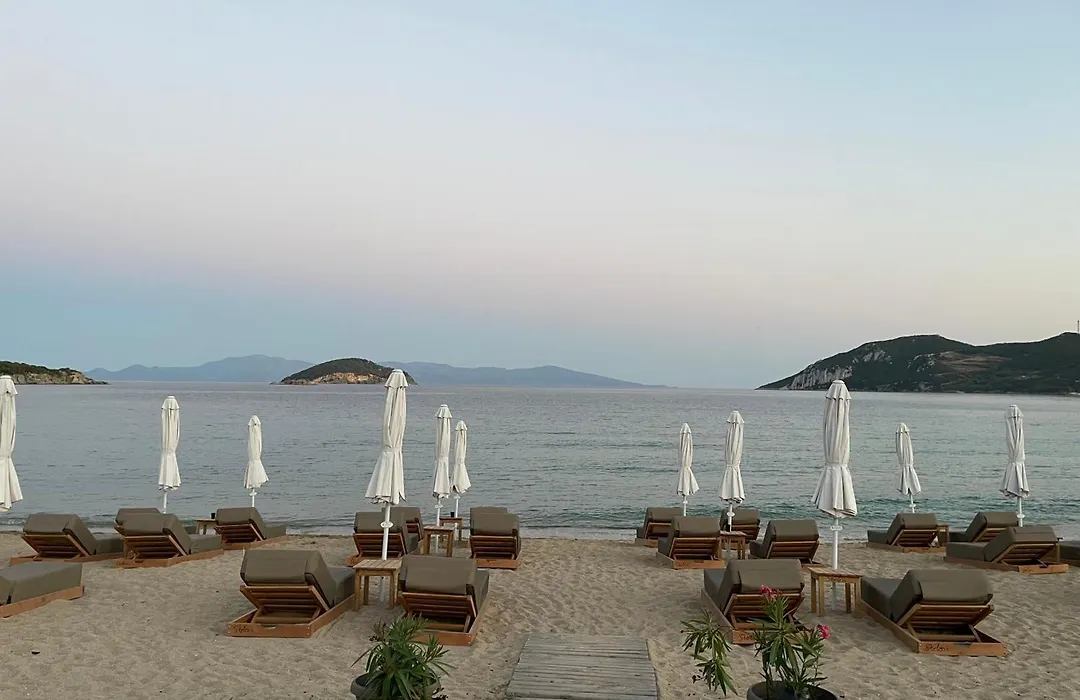 Steleni Seaside Suites-1