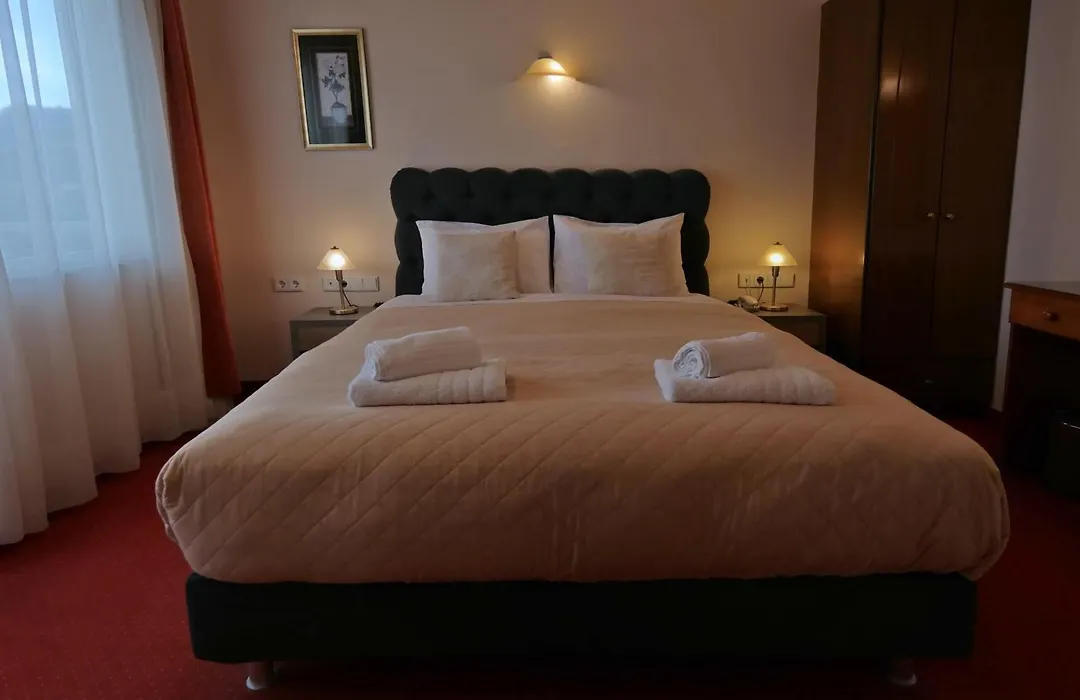 Hotel Excelsior-1
