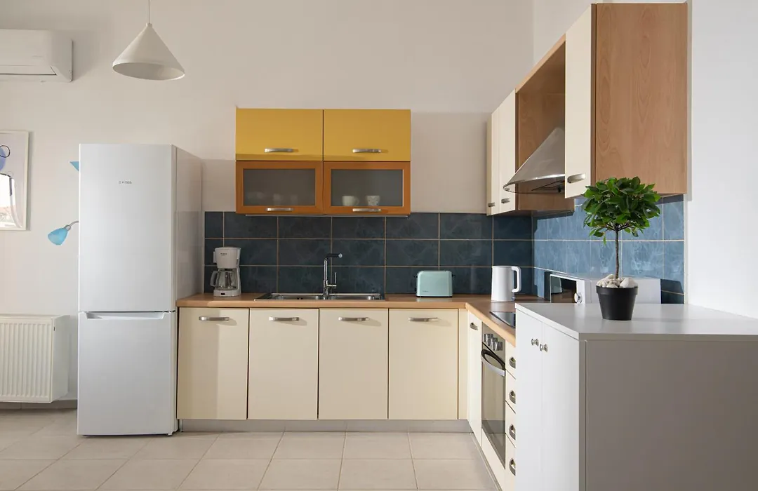 Diamanti Residence Beachfront Blue Apt-Ligaria-1
