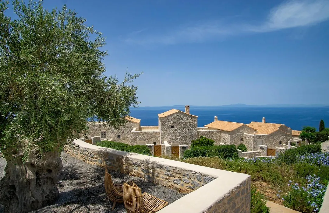 Bassa Maina Villas & Suites-1