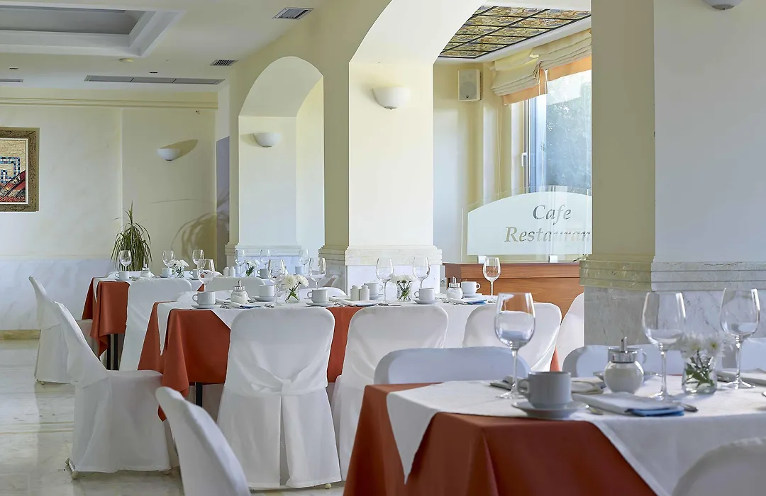 Avantis Suites Hotel-1