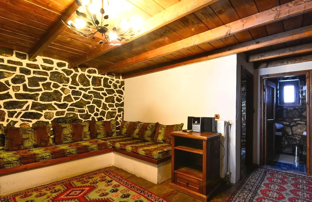 Rouga Mountain Chalets & Suites-1
