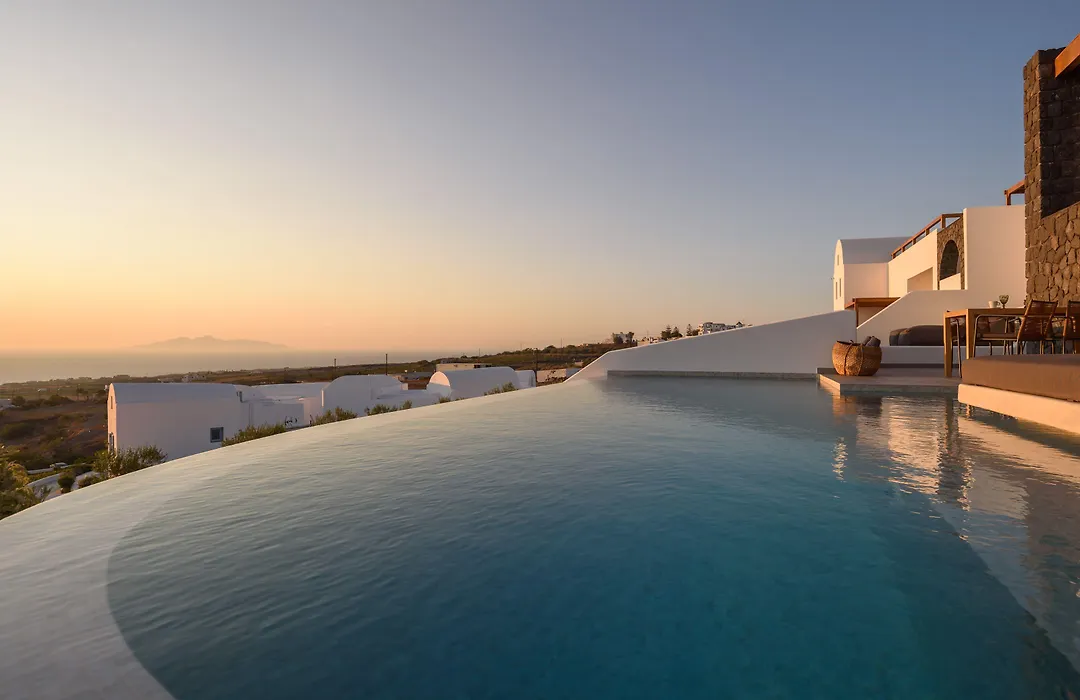 Este Luxury Suites-1