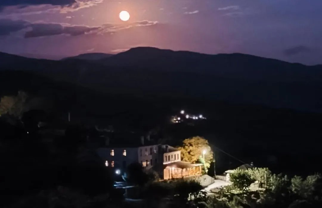 Ξενώνας Σελήνη-1