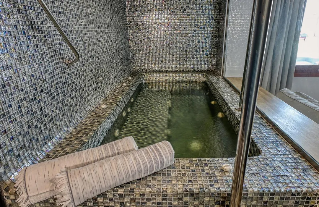 Splendour Hotel And Suites-1