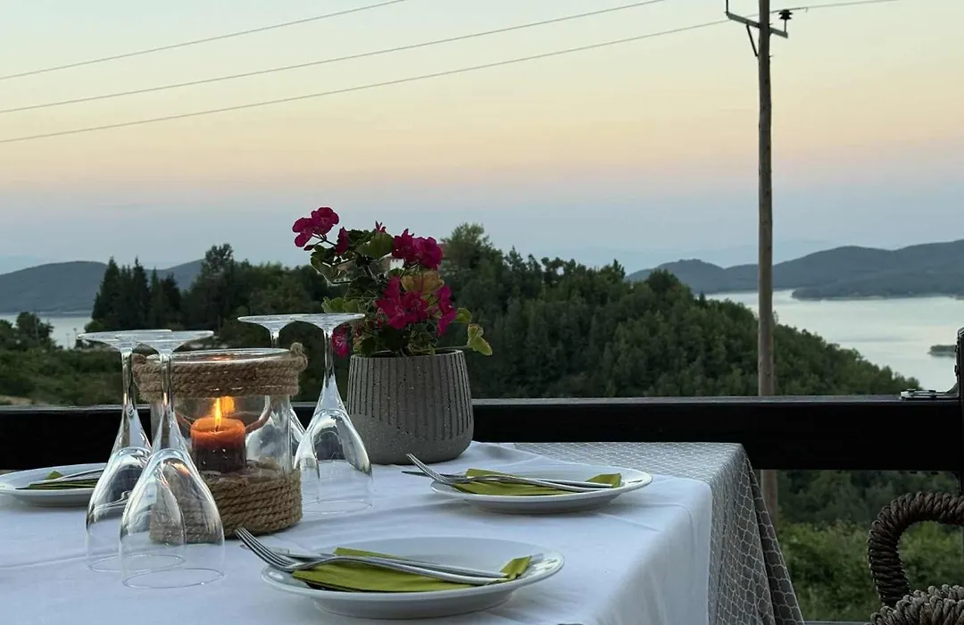 Χρυσοπελεια - Chrisopeleia Lake View-1