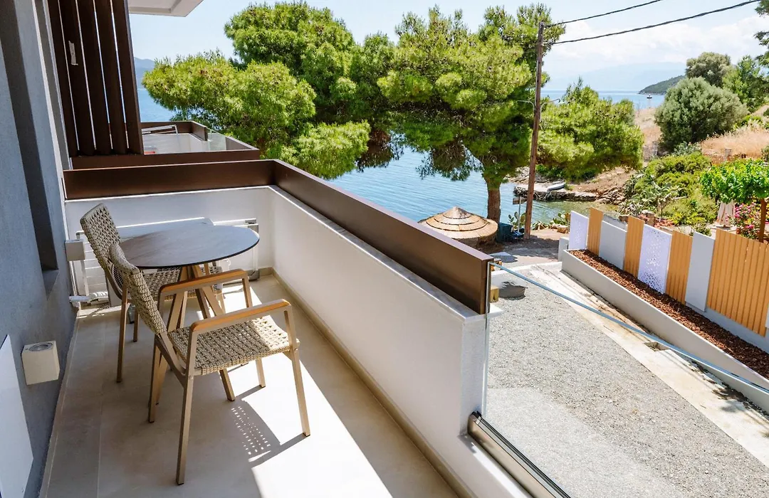 Trizonia Bay Hotel-1