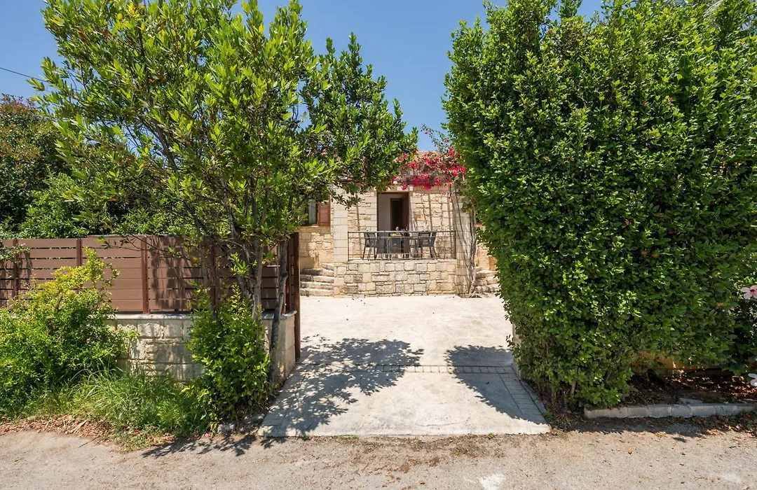 Spilia Village Hotel & Villas-1