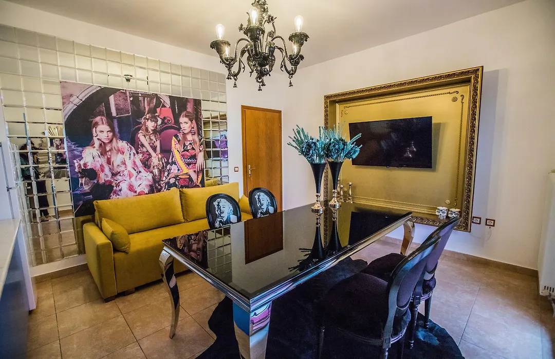 Luxury Suites - Parking , Central Suites-1