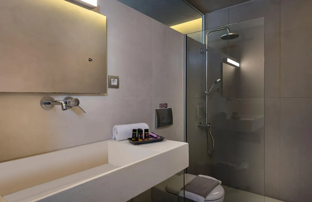 Icarus Hotel-1