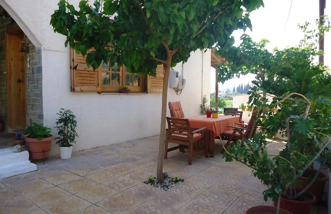 Ενοικιαζόμενα Δωμάτια Χριστίνα-1