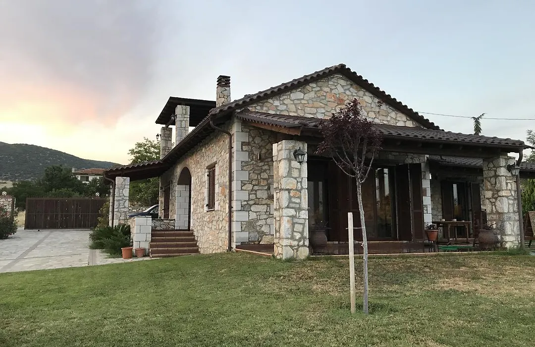 Petrines Villes Avramilias-1