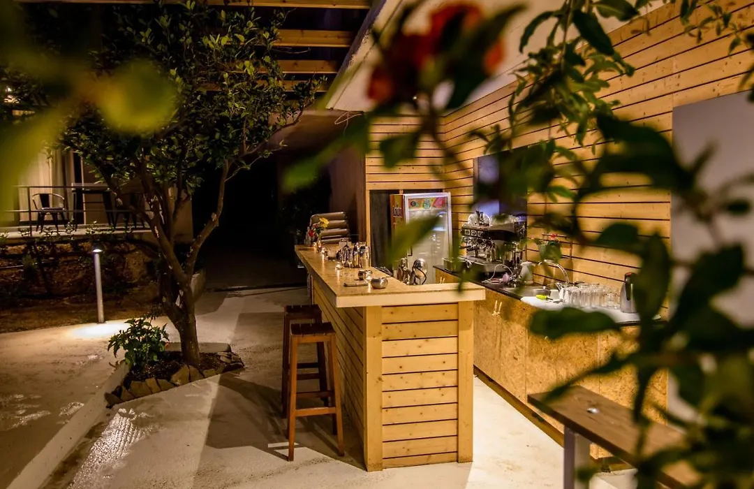 V Boutique-1