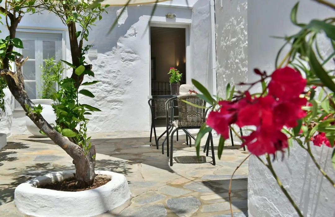 Loukia'S Apartments-1