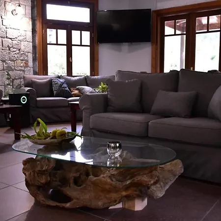 Zarouchla Inn-3