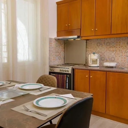 Margarita'S Seafront Luxury Apartment-3