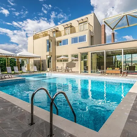 Golden Suites & Spa-3