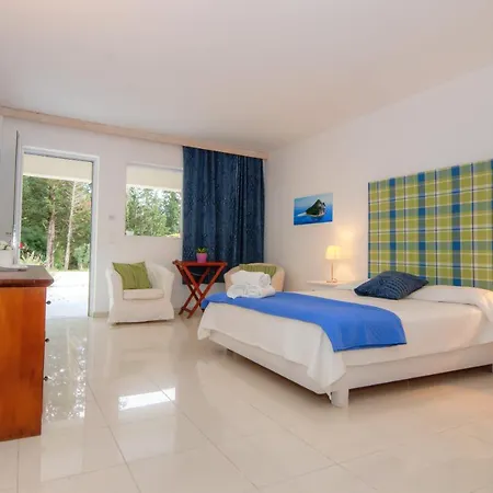 Belvedere Gerakas Luxury Suites-2