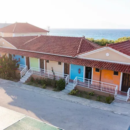 Jimmy'S Sea View Studios-2