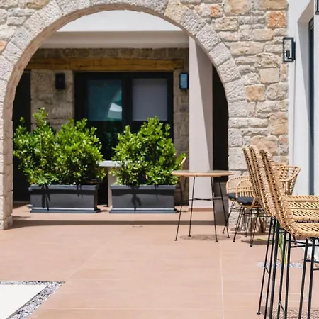 13 Keys Suites-3
