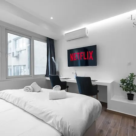 Adelle Apartments, The Luxury Suites-3