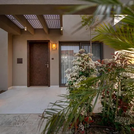 Maravilla Luxury Living & Spa-3