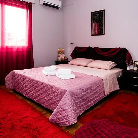 Alexandra'S Apartment-3