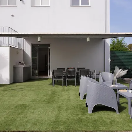 Local Hostel & Suites-2