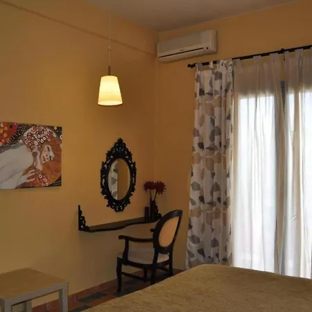 Okeania Seafront Rooms In Kamena Vourla-2