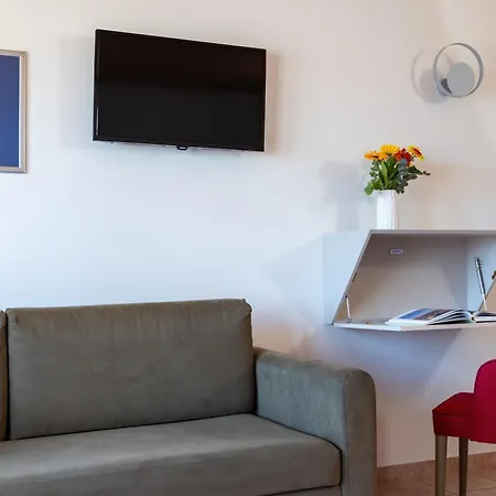 Flisvos Royal Hotel & Suites-3