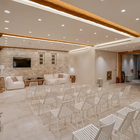 Bassa Maina Villas & Suites-2