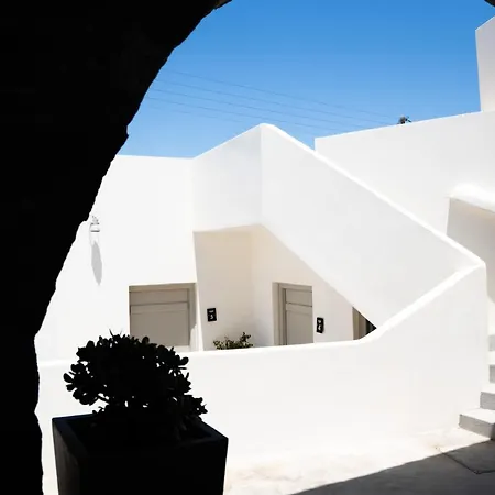Noir Santorini-2